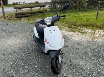 piaggio zip 50 2t - 2017 - 1ère main - entretien suivi - non débridé - ct ok - 1 290