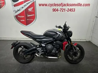 2022 triumph trident 660 matt jet black and silver ice 660