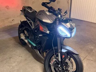 triumph street triple rs