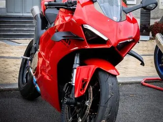 panigale v4 2024 ligne akra