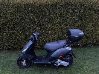piaggio zip 50 roller mit extra 25 km/h mofa drossel -top zustand