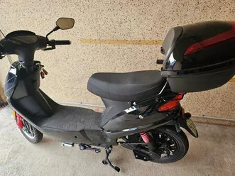 e-roller 45 km/h, neuwertig, garantie! erst 450 km, li-accu, 3 ps