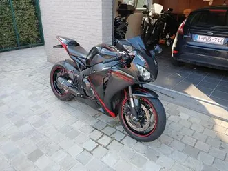 ② honda cbr 1000 rr ( fireblade) sc59