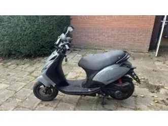 piaggio zip 4t 2022 (geel kenteken) — scooters | piaggio — marktplaats
