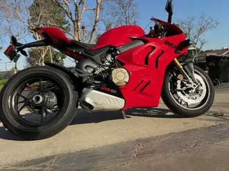 ducati panigale v4s