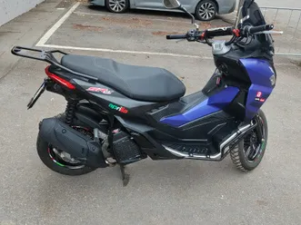aprilia sr gt 200