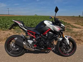 kawasaki z900 2022 (weiß/schwarz)