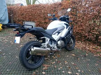 2-honda-crossrunner-vfr-800-2011