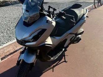 honda adv 350 – excellent état – 1ère main – garantie 2028