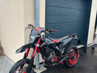 ?️ 50 cc sm trophy euro 4– très bon état –1er main- année 2023