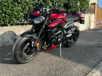 triumph street triple rs