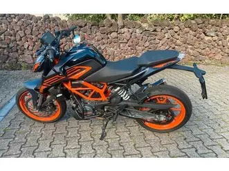 ktm 125 duke ez 11.2022, aus 1. hand, km stand 6700 top zustand!