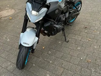 yamaha mt-07 ice-storm ez 05/2025, nur 1300 km mit customizing