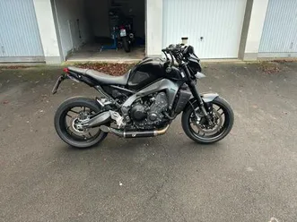 yamaha mt-09 mit leovince auspuff und extras