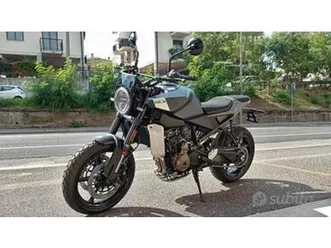 husqvarna svartpilen 801 nuova