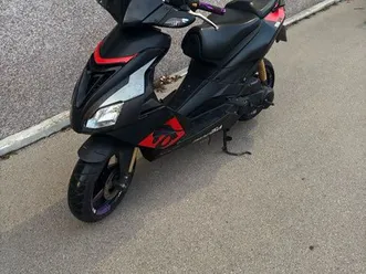 aprilia sr r