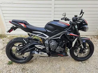 triumph street triple 765 rs avec sacoches