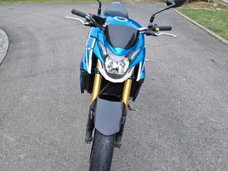 suzuki gsr 750