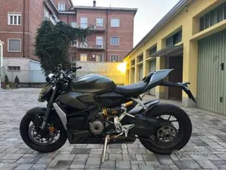 ducati streetfighter v2 - storm green