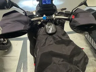 honda adv 350 - 40.000km avec top case, manchons et quadlock