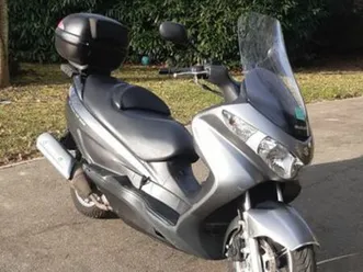 vends scooter suzuki 125 burgman