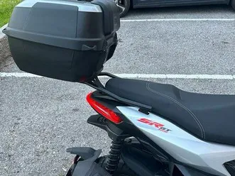 aprilia sr gt 125 – octobre 2023 – 5 100 km – très bon état