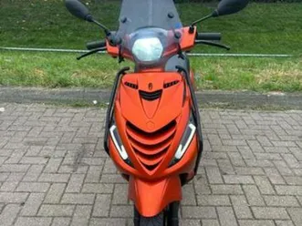 piaggio zip 2016 geel kenteken brom — scooters | piaggio — marktplaats
