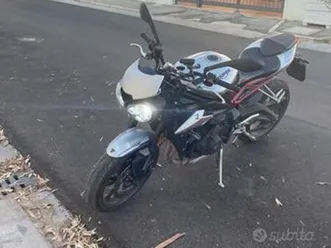 triumph street triple - 2019