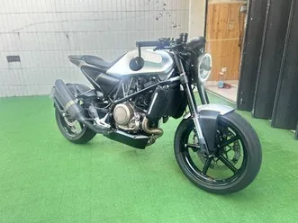 husqvarna 701 vitpilen 33kw por 110€/mes /entrega nacional rio tinto