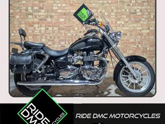 triumph bonneville america 865 fuel injected. 11k miles. many extras. standout bike many extras 865 cc