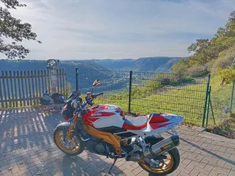 aprilia tuono 1000 factory – akrapovic, öhlins