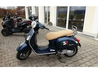 vespa gts 125 in blau, gebrauchtfahrzeug