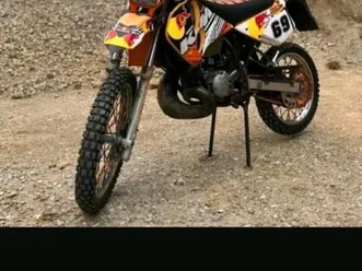 ktm lc2 (ähnlich exc) mit neuen motor! und 2 kisten ersatzteile
