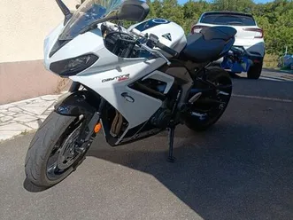triumph daytona 660