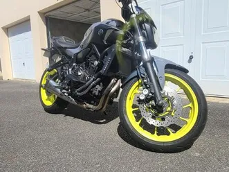 moto mt07 a2 full options night/fluo