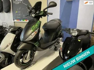 piaggio zip edition speciale aktie runner set betaal met in3 — scooters | piaggio — marktplaats
