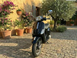 vespa s 125 noire – 4 900 km – 2 350 – rien à prévoir