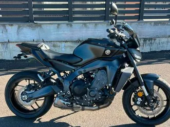② yamaha mt 09 tech-black