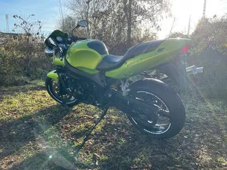 triumph speed four steetfighter naked bike