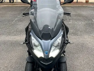 piaggio mp3 300 hpe 2021 - 23 000 kms - très bon état