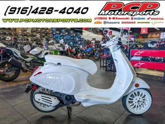 pre owned - 2022 vespa sprint 150 justin bieber x vespa