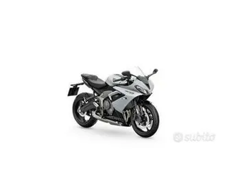triumph daytona 660