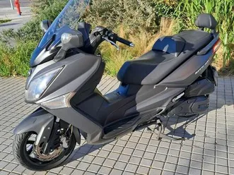 sym 300 gts 2016 carcavelos e parede