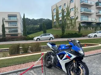 vendo uma mota muito boa impecavel nada oara fazer pegar e andar sousel