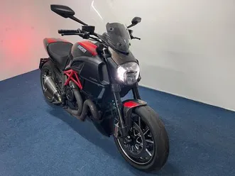 ducati diavel carbon red