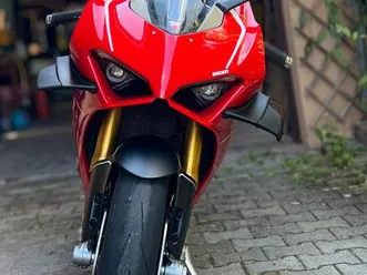 ducati panigale v4s