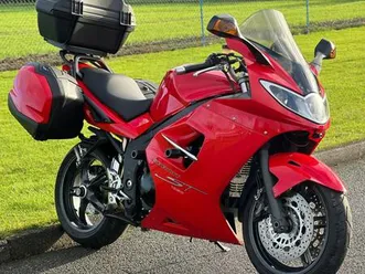 triumph sprint st 1050 red