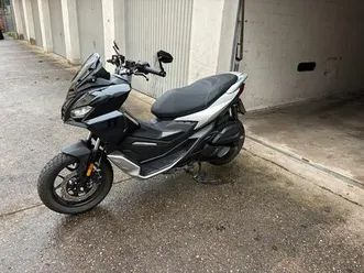 aprilia sr gt 125