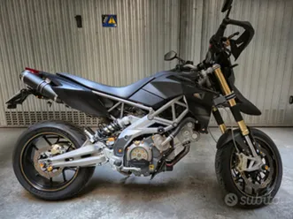 stupenda aprilia dorsoduro 750