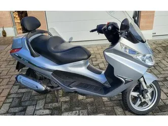 roller piaggio x8 250 inkl. kleider und helme